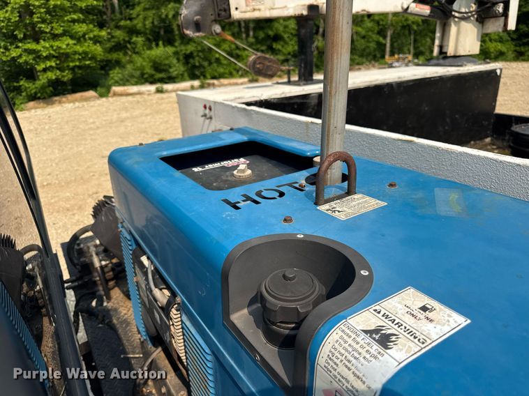 image for item EF2047 2001 Ford F550 utility / service truck