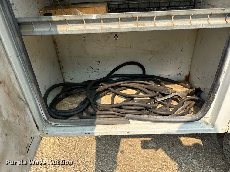 image for item EF2047 2001 Ford F550 utility / service truck