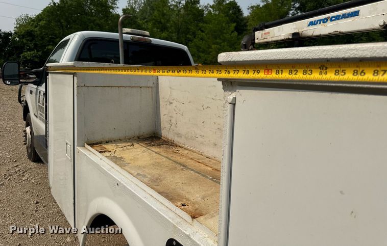 image for item EF2047 2001 Ford F550 utility / service truck