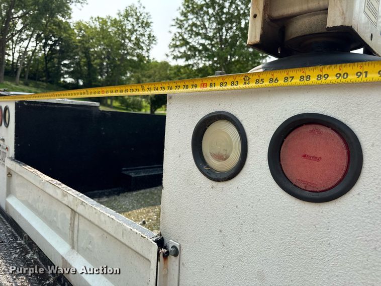 image for item EF2047 2001 Ford F550 utility / service truck