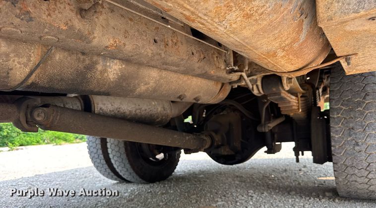 image for item EF2047 2001 Ford F550 utility / service truck