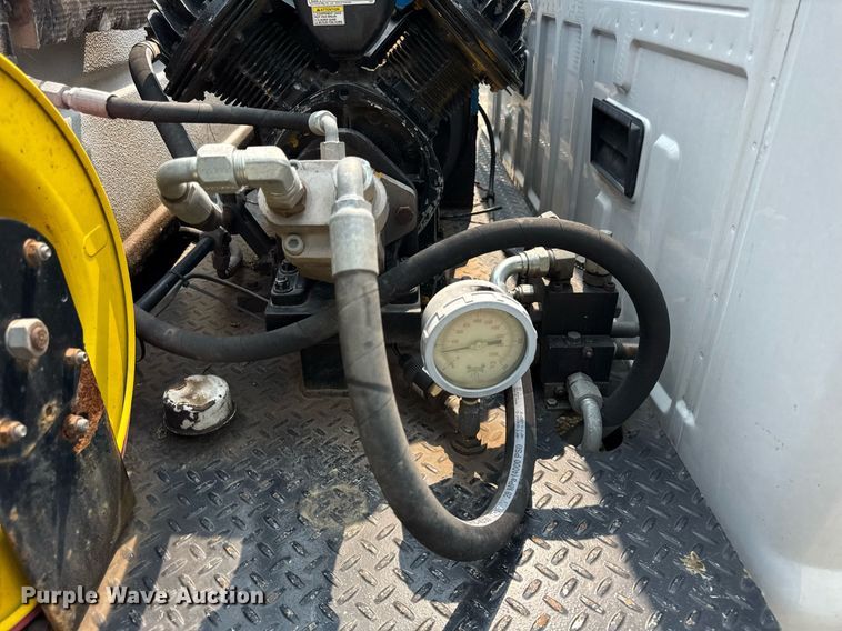 image for item EF2047 2001 Ford F550 utility / service truck