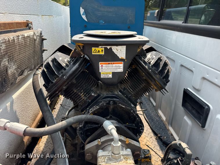 image for item EF2047 2001 Ford F550 utility / service truck