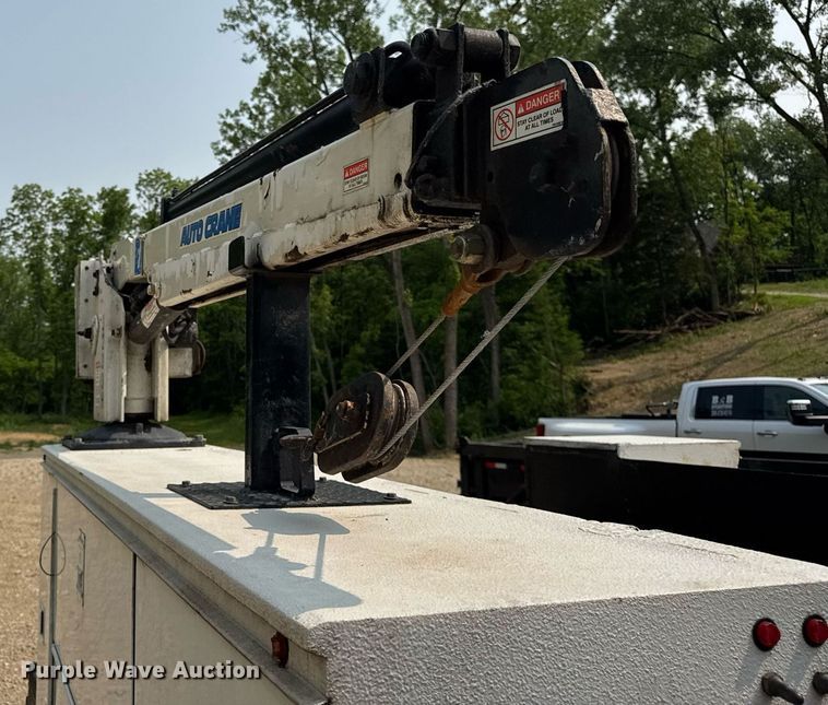 image for item EF2047 2001 Ford F550 utility / service truck