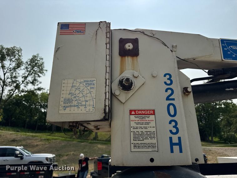 image for item EF2047 2001 Ford F550 utility / service truck