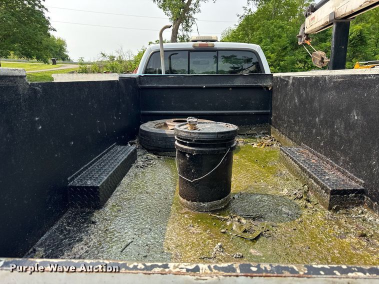 image for item EF2047 2001 Ford F550 utility / service truck