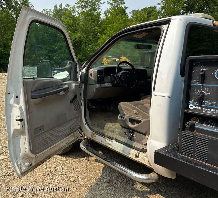 image for item EF2047 2001 Ford F550 utility / service truck