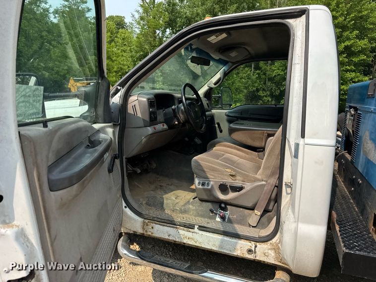 image for item EF2047 2001 Ford F550 utility / service truck