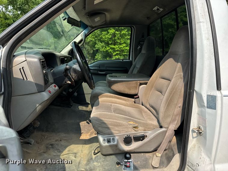 image for item EF2047 2001 Ford F550 utility / service truck