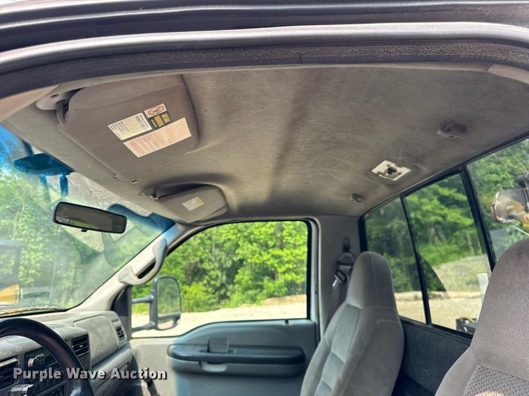 image for item EF2047 2001 Ford F550 utility / service truck