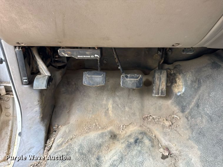 image for item EF2047 2001 Ford F550 utility / service truck