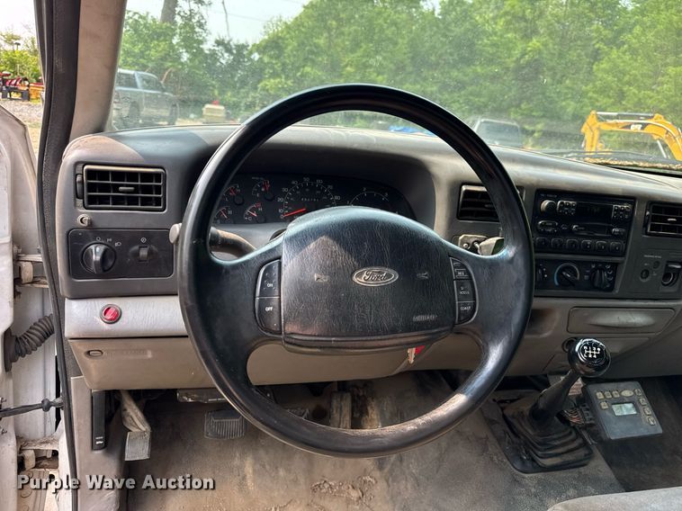 image for item EF2047 2001 Ford F550 utility / service truck