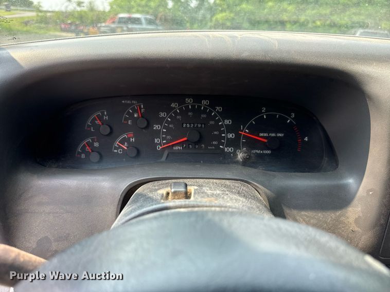 image for item EF2047 2001 Ford F550 utility / service truck