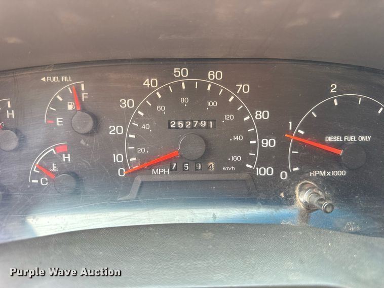 image for item EF2047 2001 Ford F550 utility / service truck