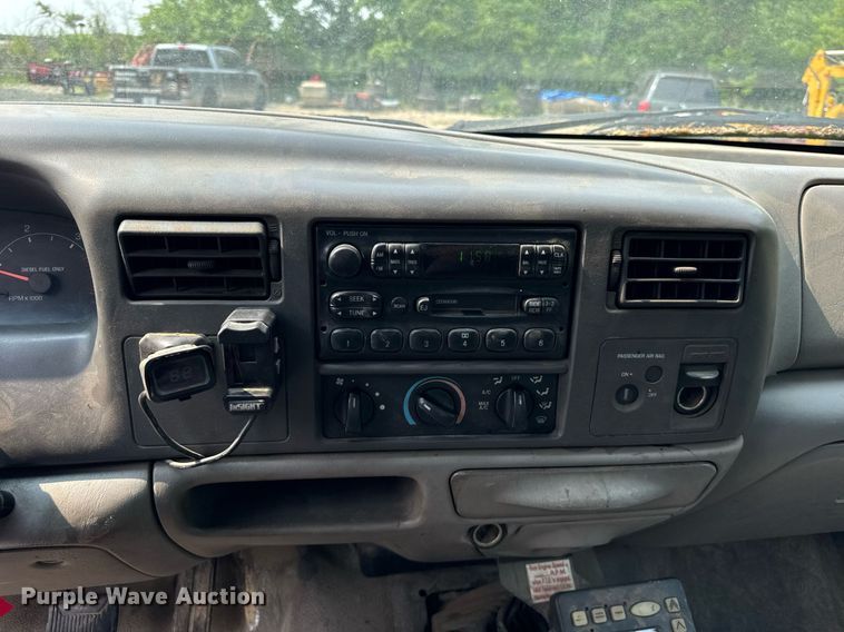 image for item EF2047 2001 Ford F550 utility / service truck