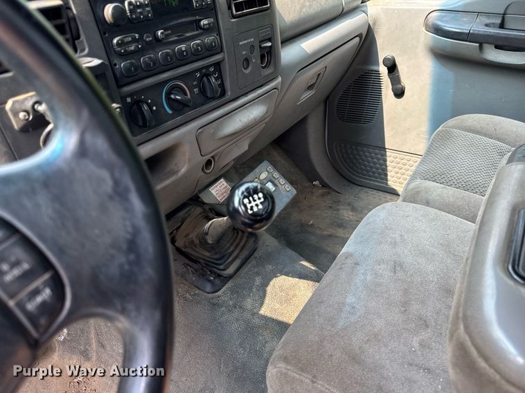 image for item EF2047 2001 Ford F550 utility / service truck