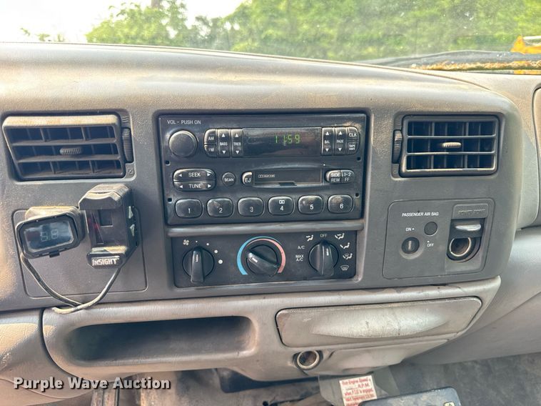 image for item EF2047 2001 Ford F550 utility / service truck