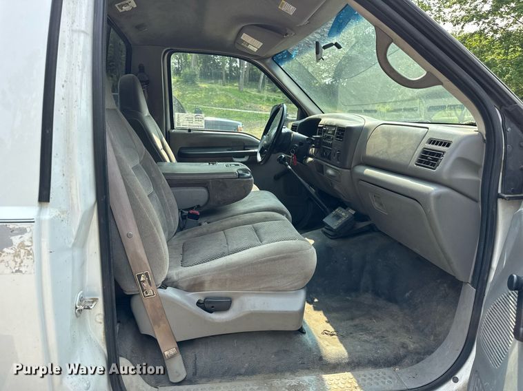 image for item EF2047 2001 Ford F550 utility / service truck