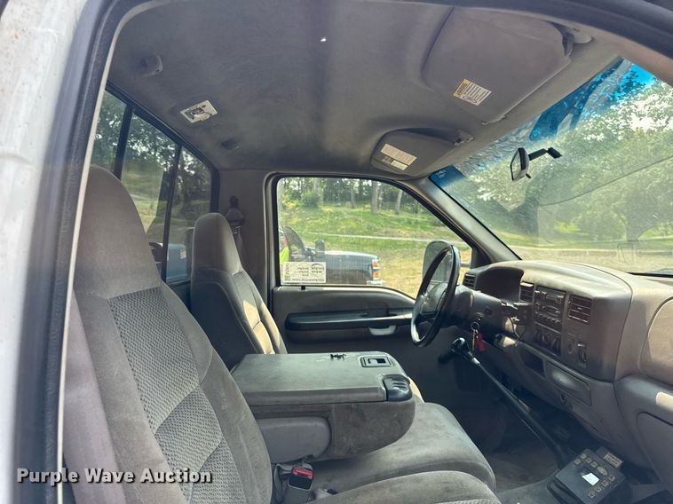 image for item EF2047 2001 Ford F550 utility / service truck