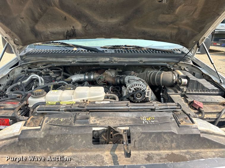 image for item EF2047 2001 Ford F550 utility / service truck