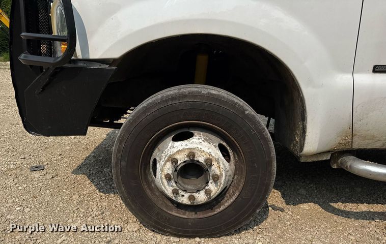 image for item EF2047 2001 Ford F550 utility / service truck