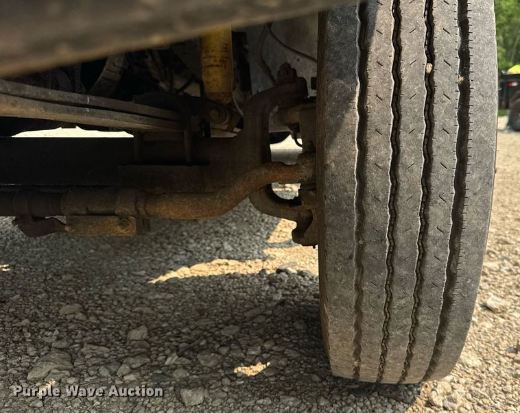 image for item EF2047 2001 Ford F550 utility / service truck