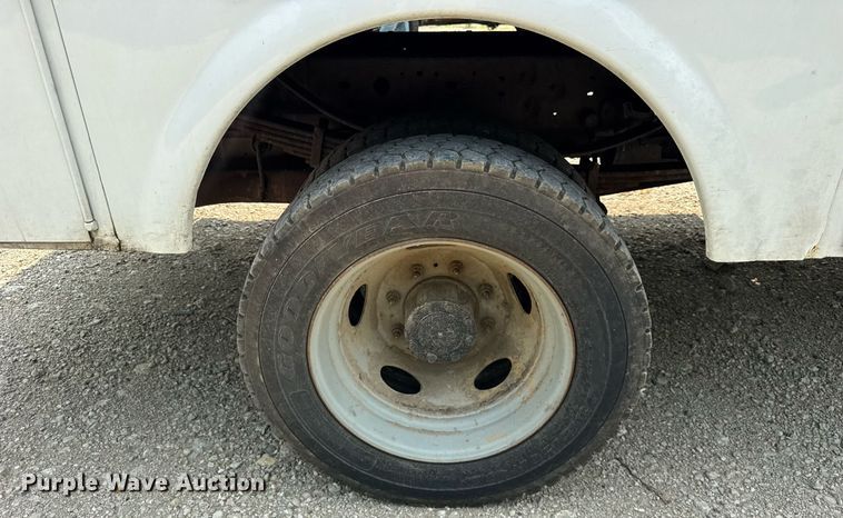 image for item EF2047 2001 Ford F550 utility / service truck