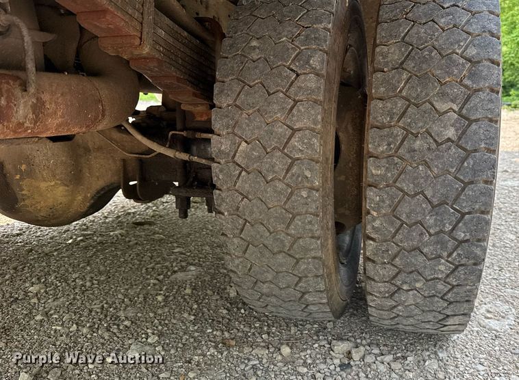 image for item EF2047 2001 Ford F550 utility / service truck