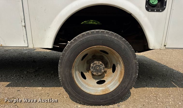 image for item EF2047 2001 Ford F550 utility / service truck