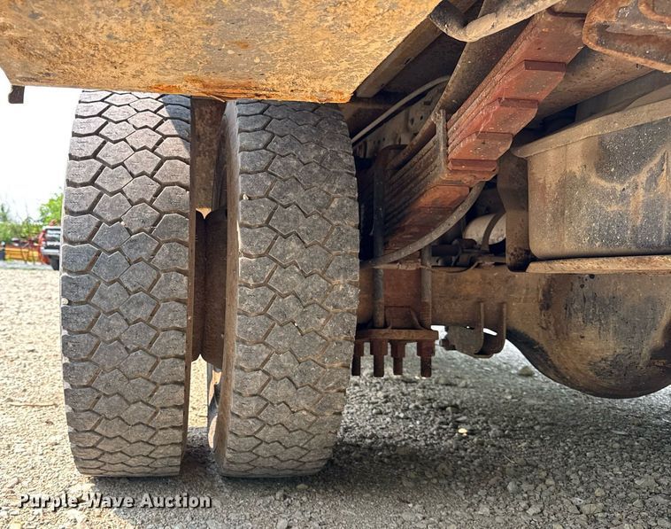 image for item EF2047 2001 Ford F550 utility / service truck