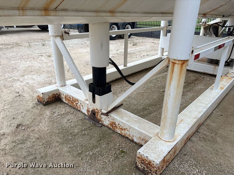 image for item EF3116 2012 Klein KPT-120 portable water trailer