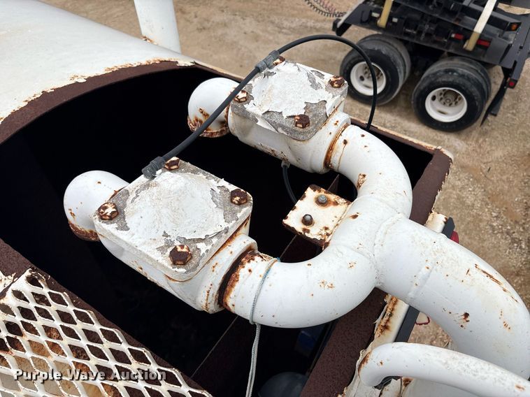 image for item EF3116 2012 Klein KPT-120 portable water trailer