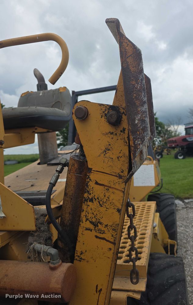 image for item EF3502 1998 Case 660 trencher