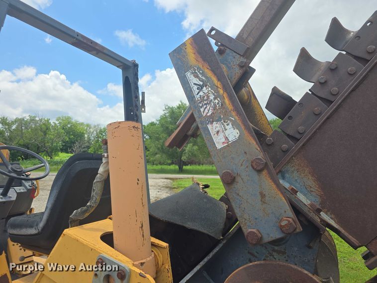 image for item EF3502 1998 Case 660 trencher