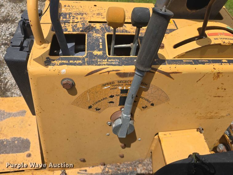 image for item EF3502 1998 Case 660 trencher