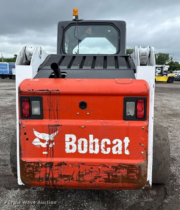 image for item EG5860 2007 Bobcat S220 skid steer loader