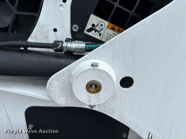 image for item EG5860 2007 Bobcat S220 skid steer loader