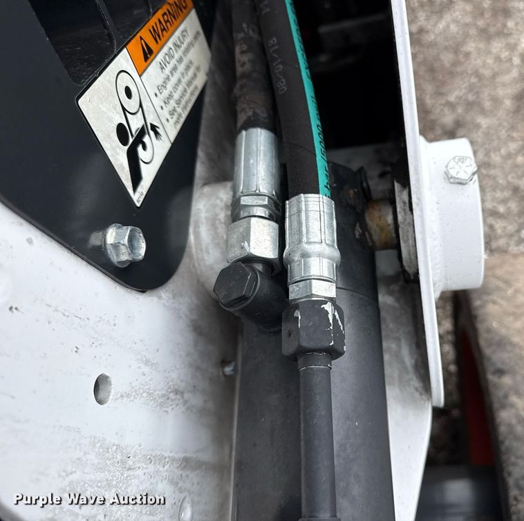 image for item EG5860 2007 Bobcat S220 skid steer loader