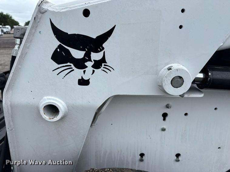 image for item EG5860 2007 Bobcat S220 skid steer loader