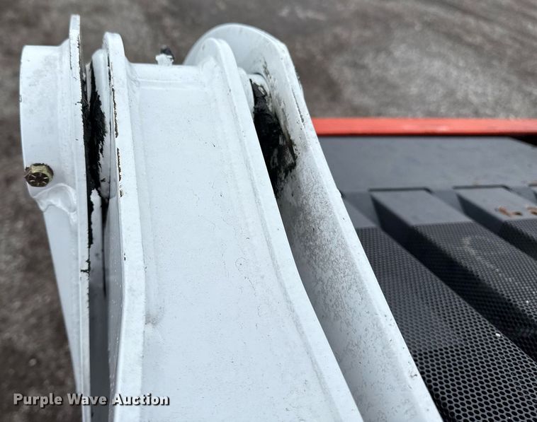 image for item EG5860 2007 Bobcat S220 skid steer loader