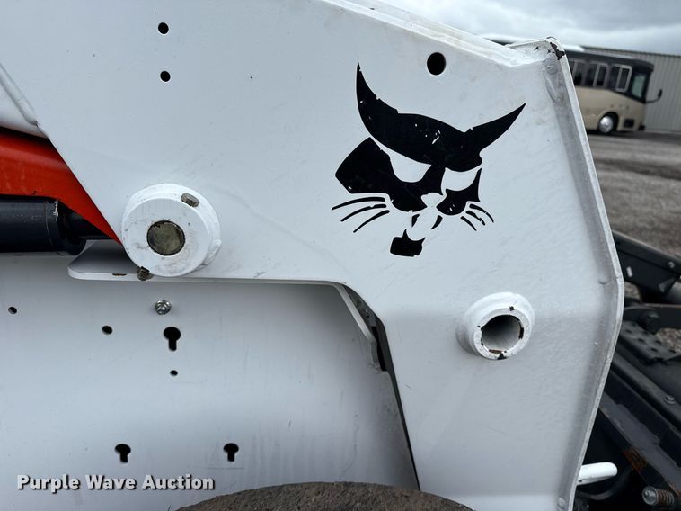 image for item EG5860 2007 Bobcat S220 skid steer loader