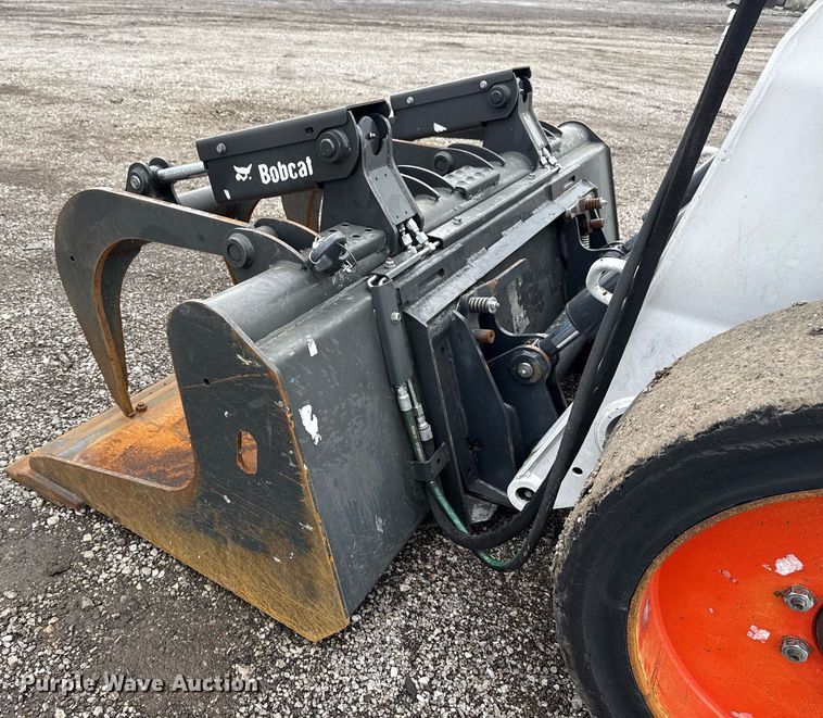 image for item EG5860 2007 Bobcat S220 skid steer loader