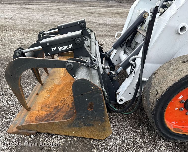 image for item EG5860 2007 Bobcat S220 skid steer loader
