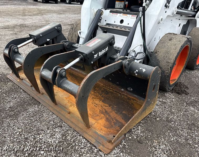 image for item EG5860 2007 Bobcat S220 skid steer loader