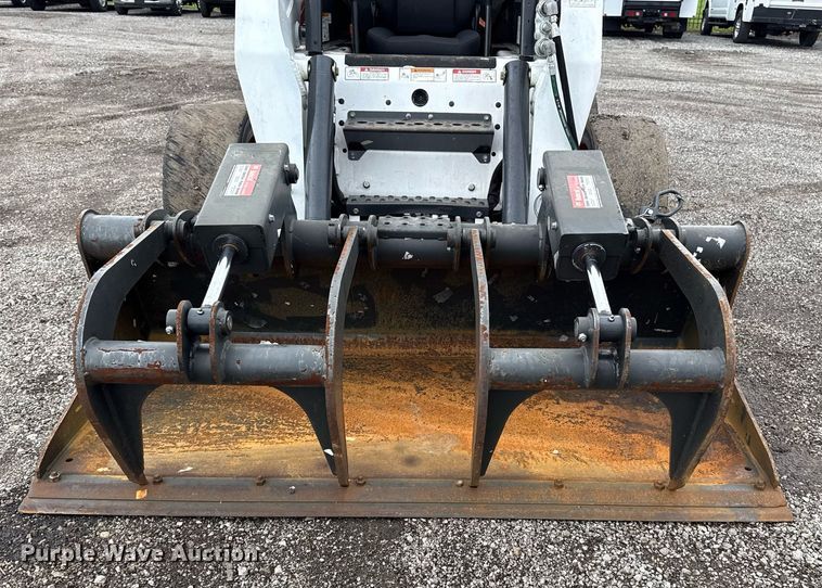 image for item EG5860 2007 Bobcat S220 skid steer loader