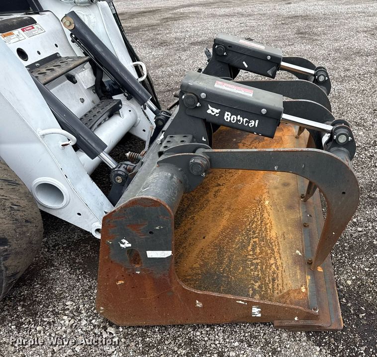 image for item EG5860 2007 Bobcat S220 skid steer loader