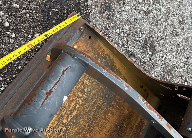 image for item EG5860 2007 Bobcat S220 skid steer loader