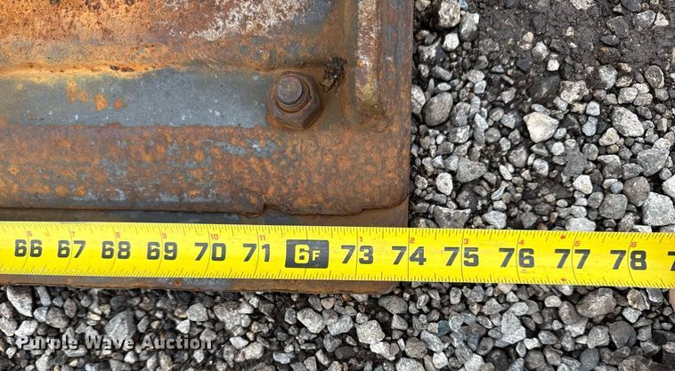 image for item EG5860 2007 Bobcat S220 skid steer loader