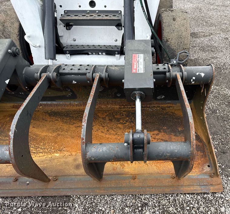 image for item EG5860 2007 Bobcat S220 skid steer loader