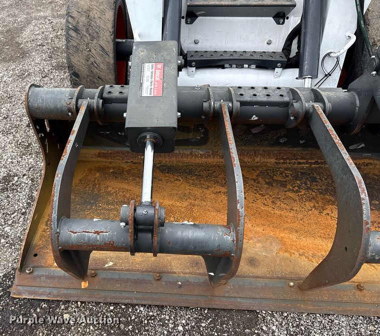 image for item EG5860 2007 Bobcat S220 skid steer loader